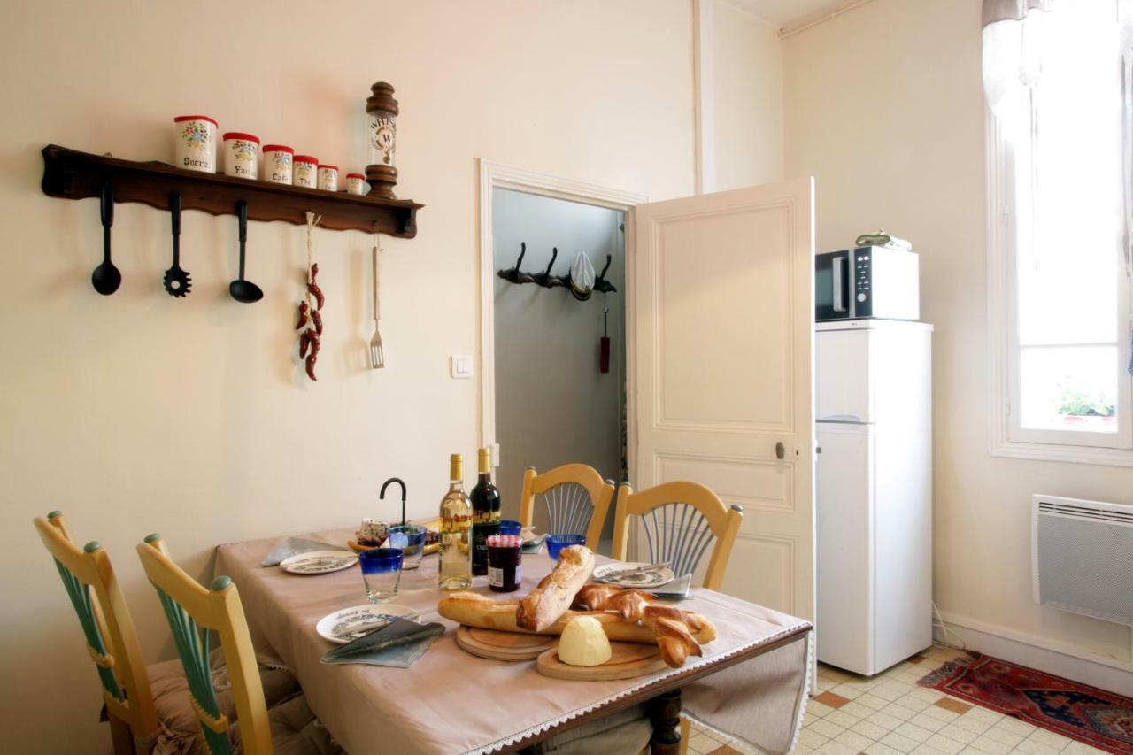 Canal Apartment *